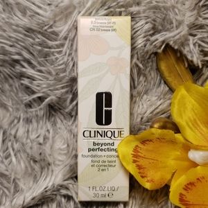 New Clinic Fundation Concealer 2 in 1  0.5